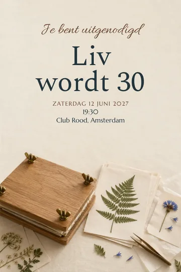 Uitnodiging met het ontwerp Bloemenpersatelier
